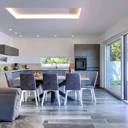 Dora By Interhome Nyaraló