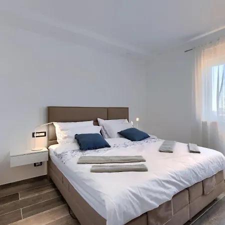 Dora By Interhome Nyaraló *