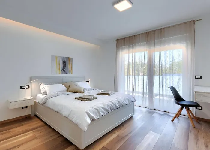 Dora By Interhome Pula