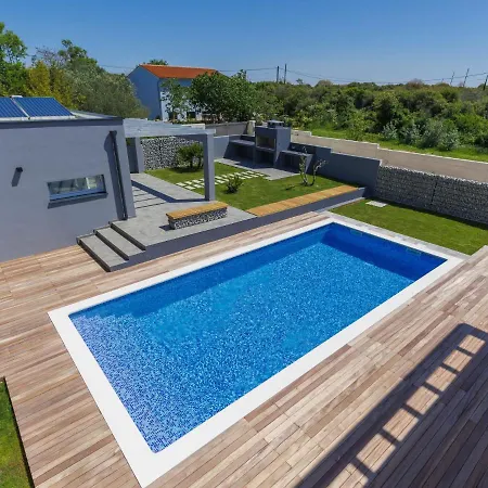 Dora By Interhome * بولا