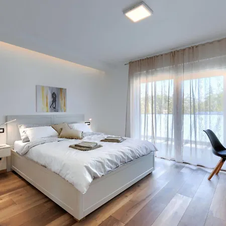 Dora By Interhome بولا