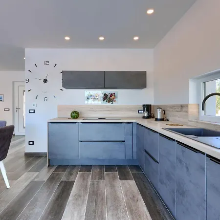 펜션 Dora By Interhome 풀라