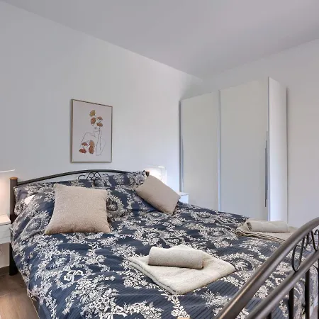 Dora By Interhome Ferienhaus Pula