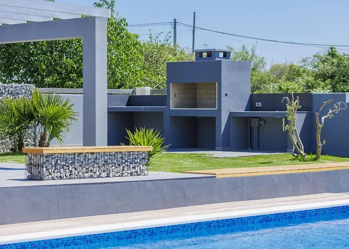 Dora By Interhome Pula