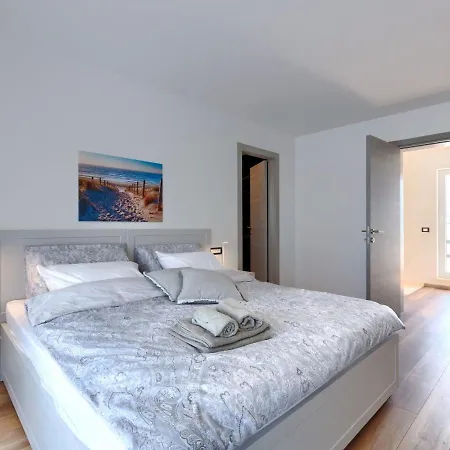 Semesterbostad Dora By Interhome Pula