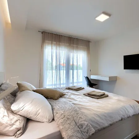Semesterbostad Dora By Interhome