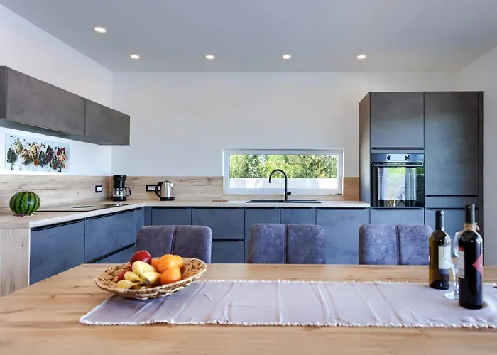 בית נופש Dora By Interhome פולה